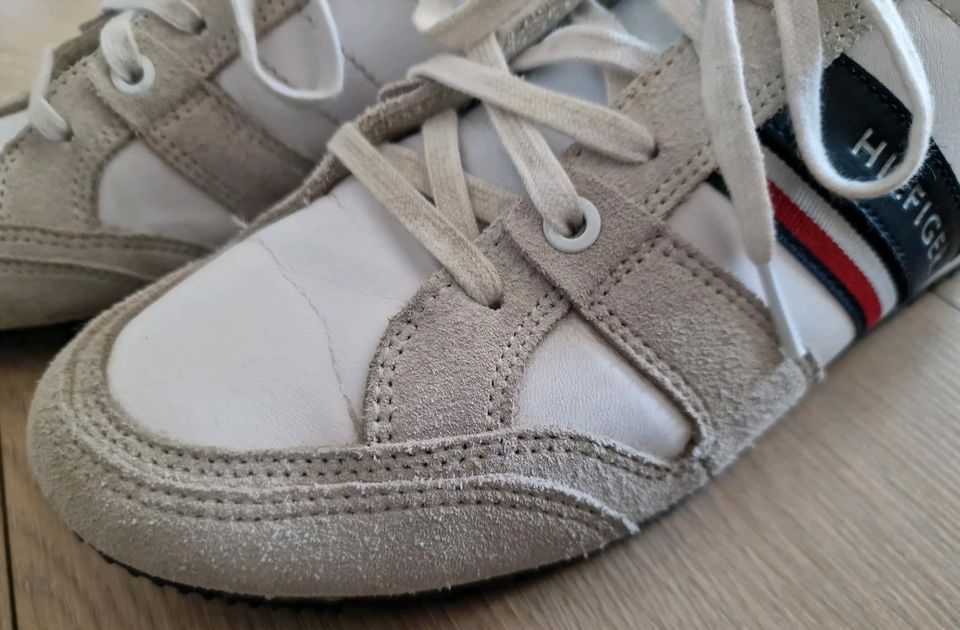 Tommy Hilfiger Herren Sneaker weiß Größe 43 in Eimsheim