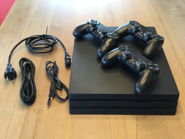 PS4 Pro PlayStation + 3 Controller in Bernried Niederbay