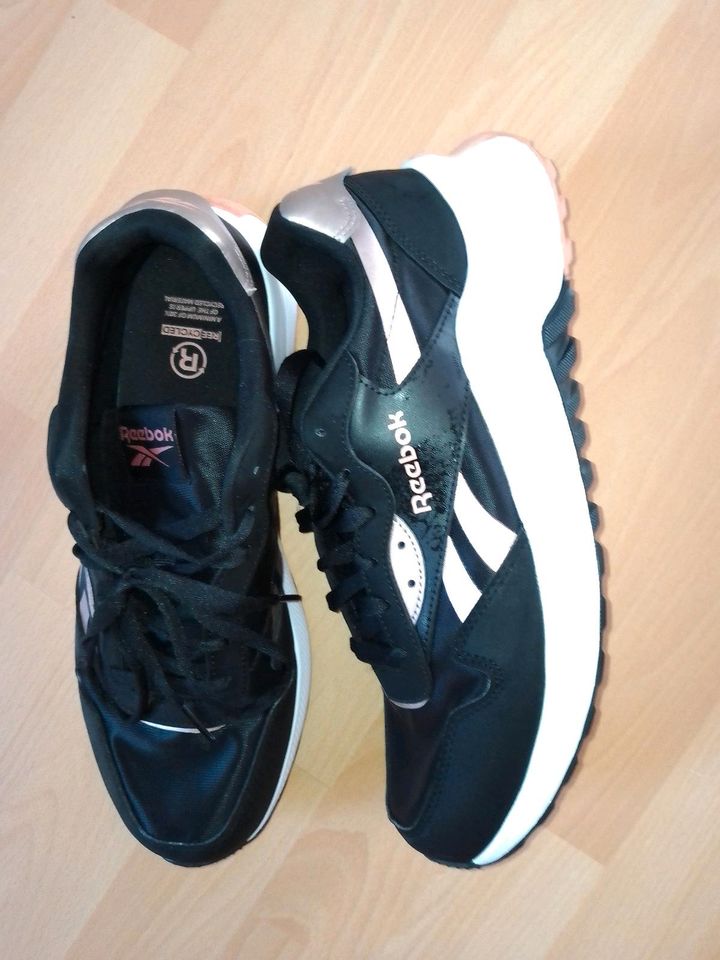 Turnschuhe Reebok Gr. 41 in Sinzing