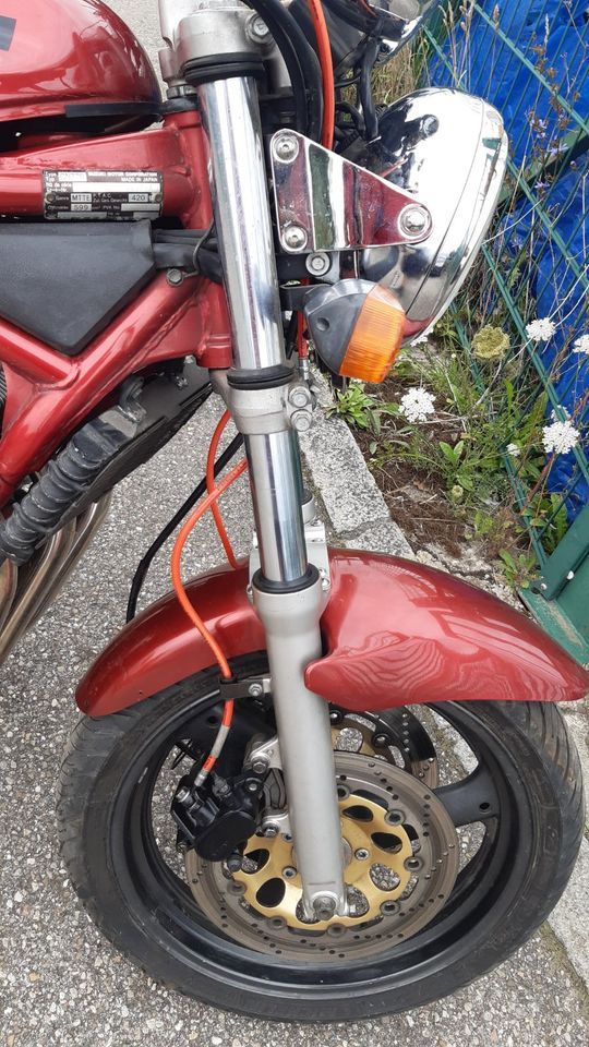 Suzuki GSF 600 GN 77 Bandit Kotflügel vorne rot guter Zustand in Altfraunhofen