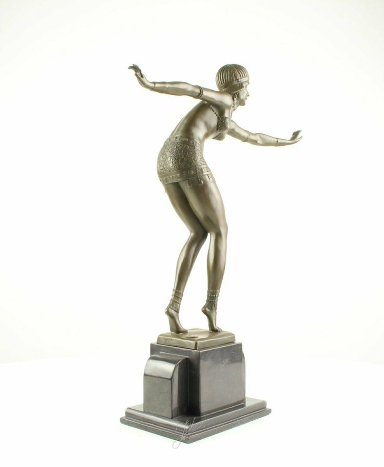 Phoenician Dancer, Skulptur einer Tänzerin, massiv Bronze in Centrum