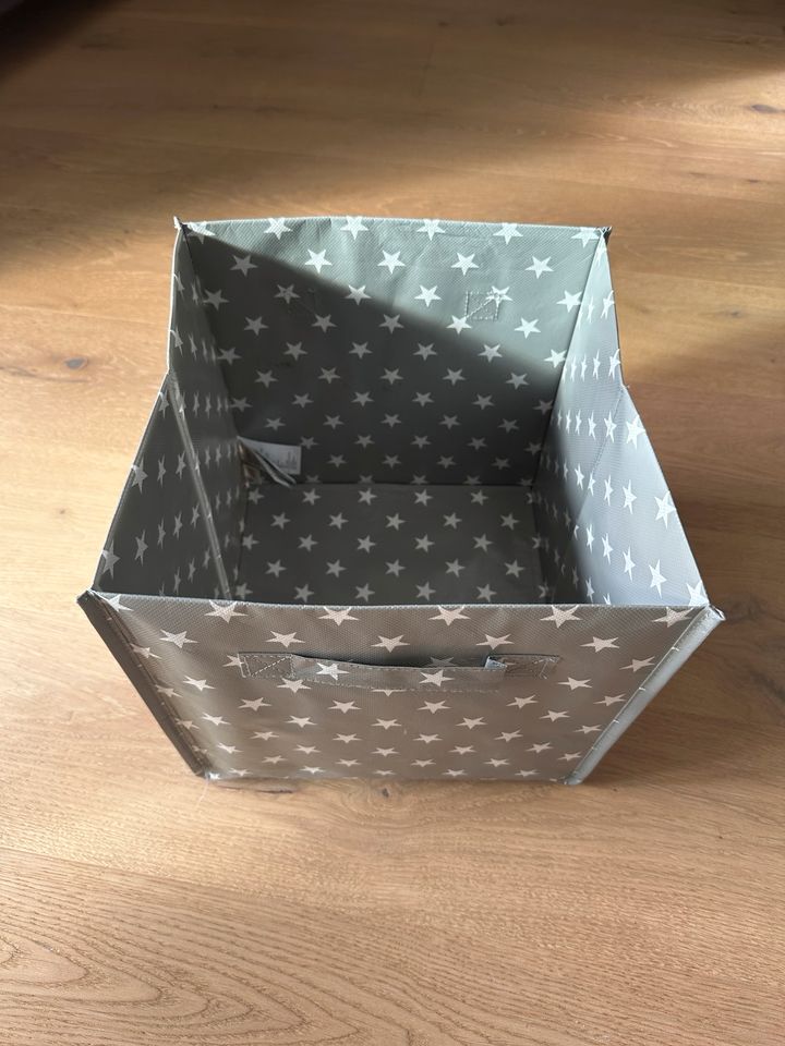 Aufbewahrungsbox (drei Stück)  H&M Home grau mit weißen Sternen in Pöcking