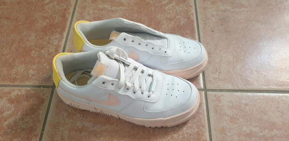 Nike Air Force Gelb in Uedem