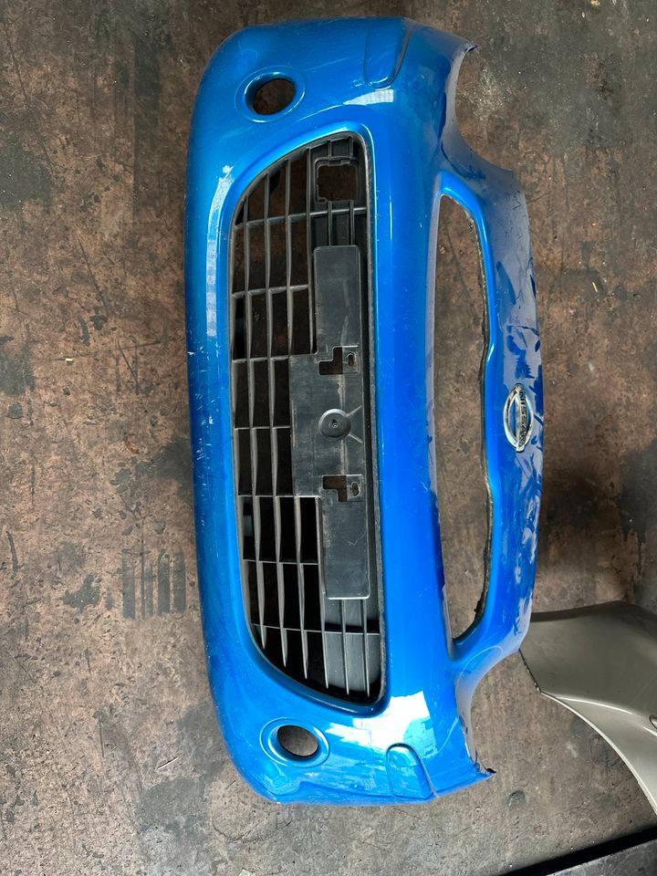 Nissan Micra K13 Stoßstange vorne in blau ohne Grill in Bottrop