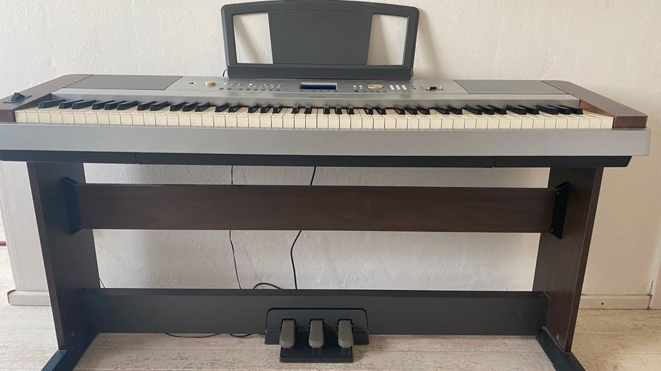 E-Piano von Yamaha (Portable Grand DGX-640) in Rammelsbach