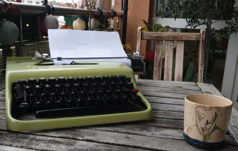 Olivetti Lettera 22 Schreibmaschine in Berlin