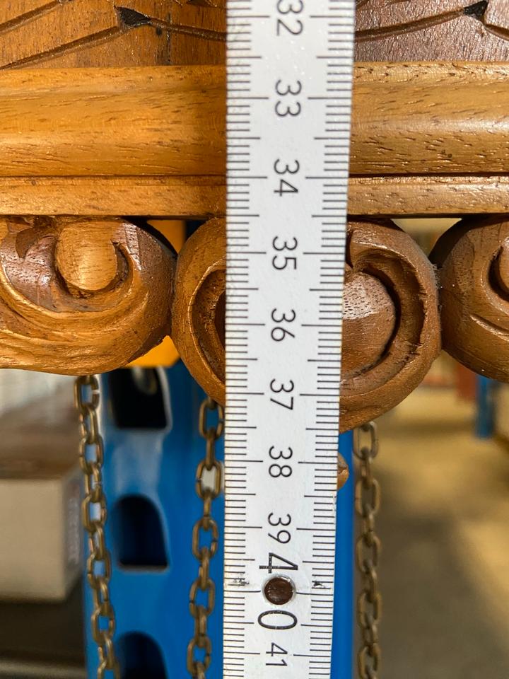 Pendelschlag Wanduhr Holz alt antik geschnitzt mit Gewichten in München
