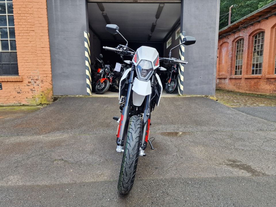 Malaguti XSM 125 SUPERMOTO ABS 15 PS MODELL 24 SOFORT in Wermelskirchen