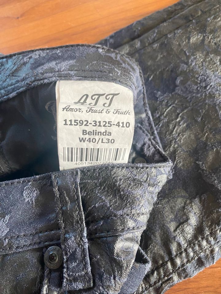 AJT, Jeans , Kunstleder , schwarzblau, Gr 40, neu ! in Troisdorf