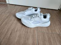Puma Sneaker weiß Gr. 35,5 Niedersachsen - Stuhr Vorschau