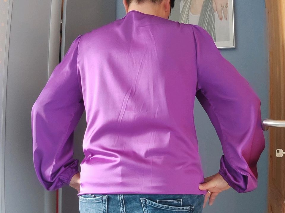 Blusenshirt lila mit Glitzer Größe 44 in Fuchsmühl