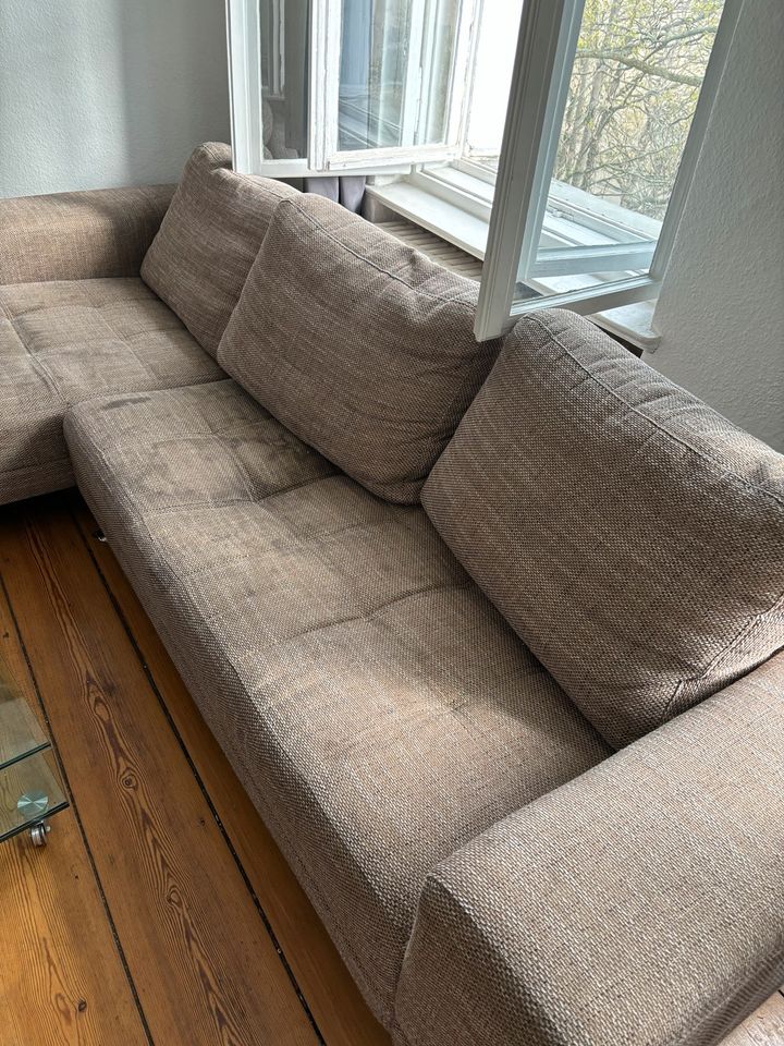 Couch mit Tisch zu VERSCHENKEN in Berlin