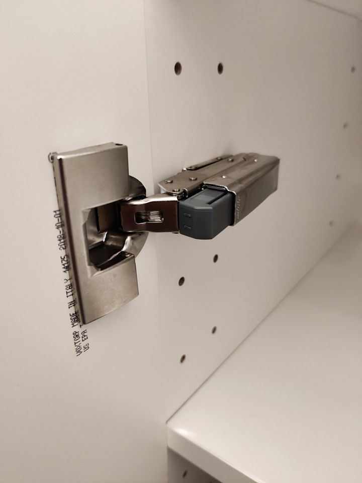 METOD Hochschrank 220x40x60 VOXTORP Türen hochglanzweiß UVP 310€ in München