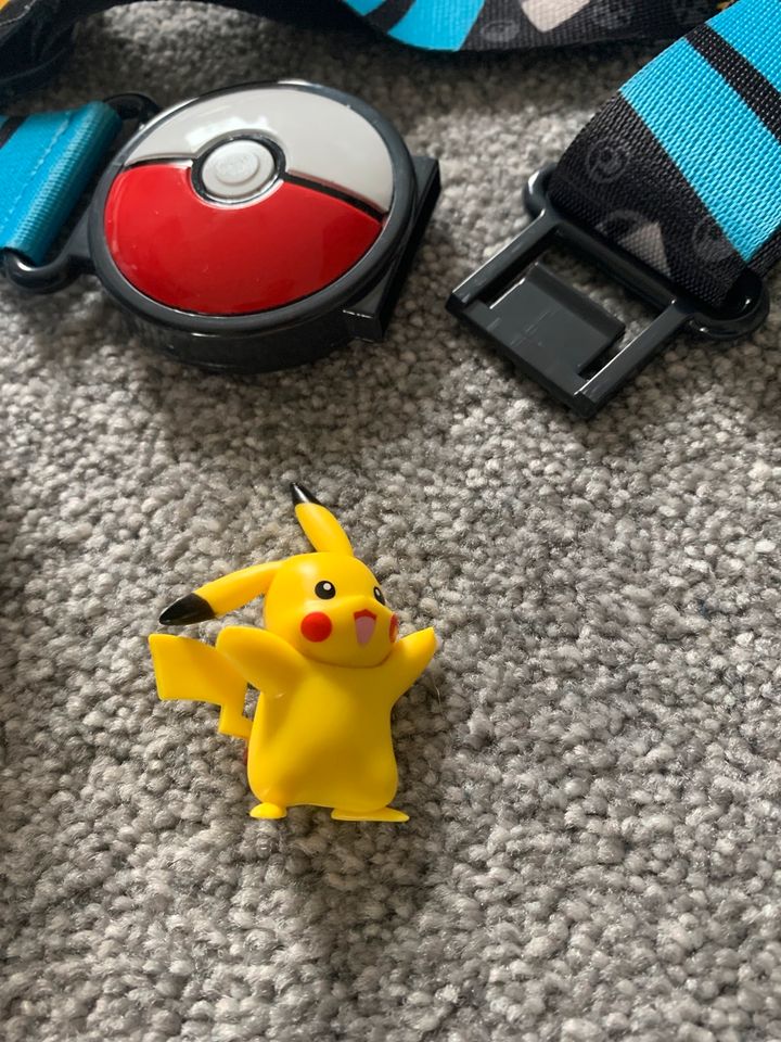 Pokémon Ball Set mit Gürtel in Klein Pampau