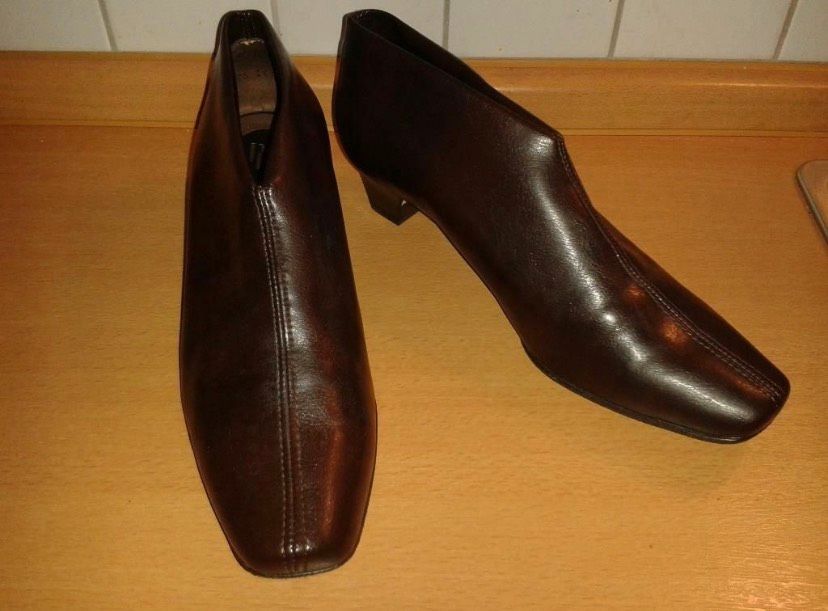 Peter Kaiser Pumps / Angle Boots, braun, Gr. 37,5, Neuw. in Frankfurt am Main