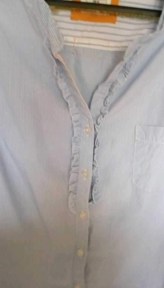 Blau weiss gestreifte Bluse von H&M Gr.40  . Hübsche Rüschen am A in Versmold