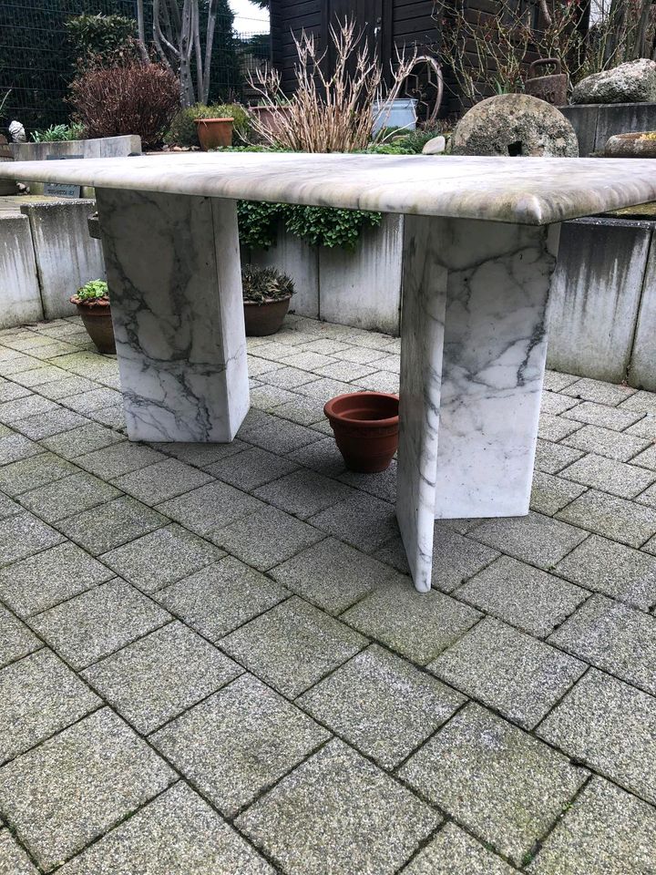 Marmortisch für Garten in Düsseldorf