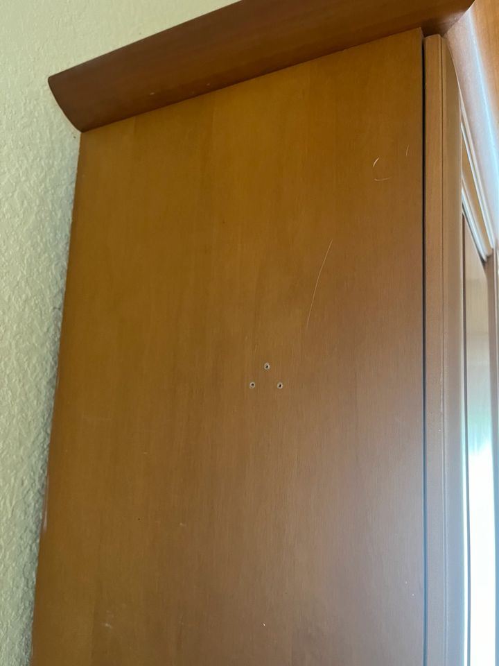 Wohnzimmerschrank mit Beleuchtung + TV-Unterschrank Kirschbaum in Täferrot