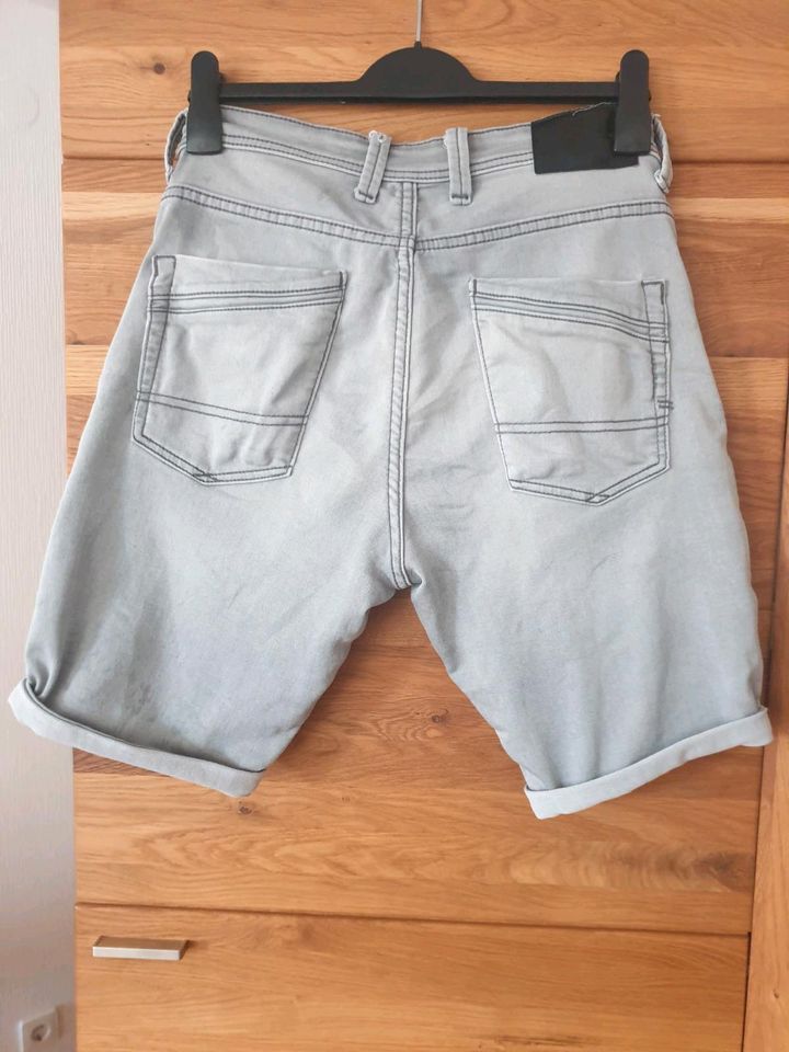 Herren Shorts Größe 32 in Heidelberg