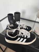 Adidas Sneaker Schuhe schwarz weiß 37,5 Bayern - Hof (Saale) Vorschau
