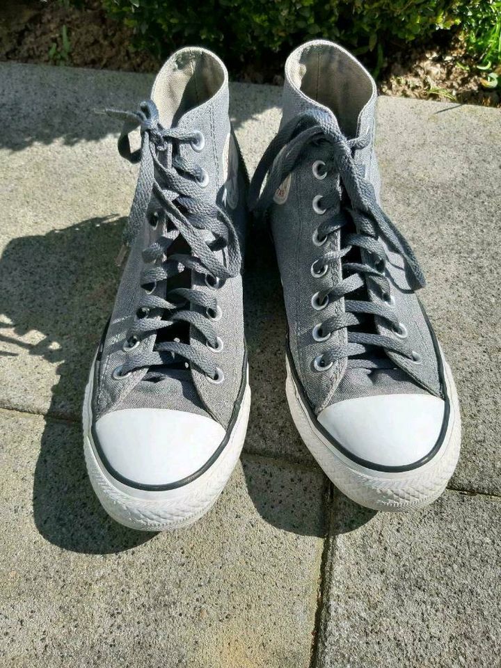 Coole Converse Schuhe in 6 1/2 (40) in Viersen