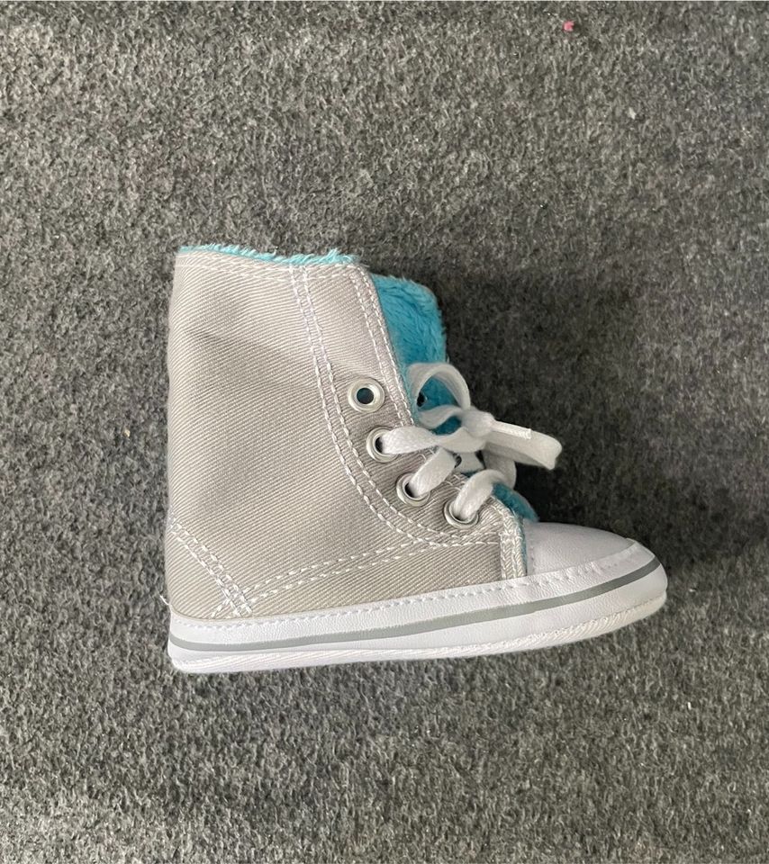 Baby Schuhe Sneaker Chucks grau babyblau in Königs Wusterhausen