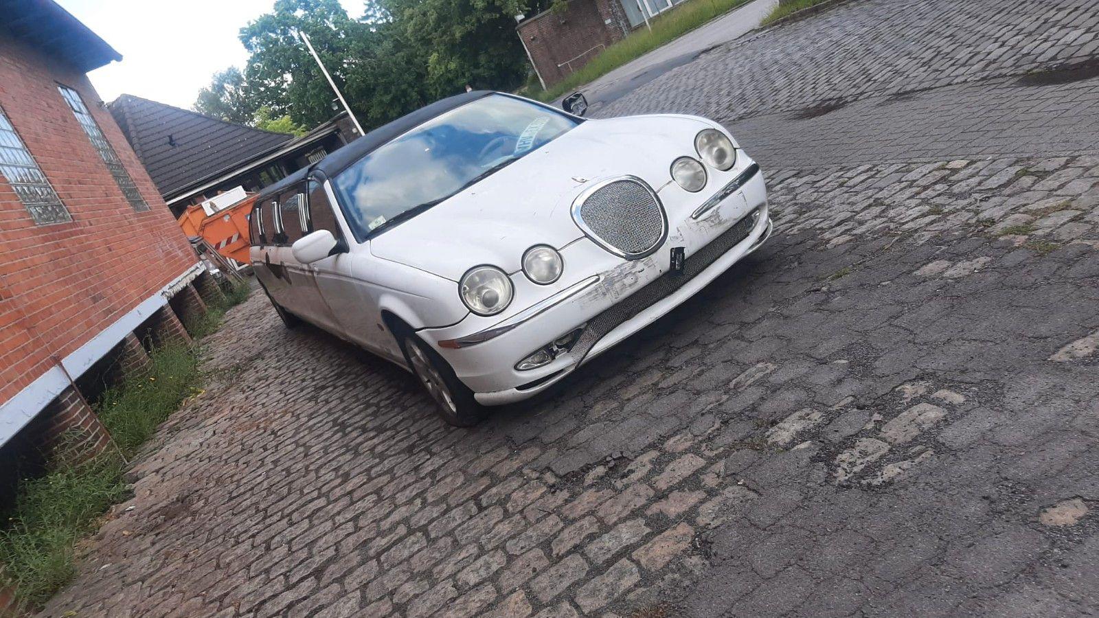 Abbildung des Autos Jaguar S-Type V8 - Stret…
