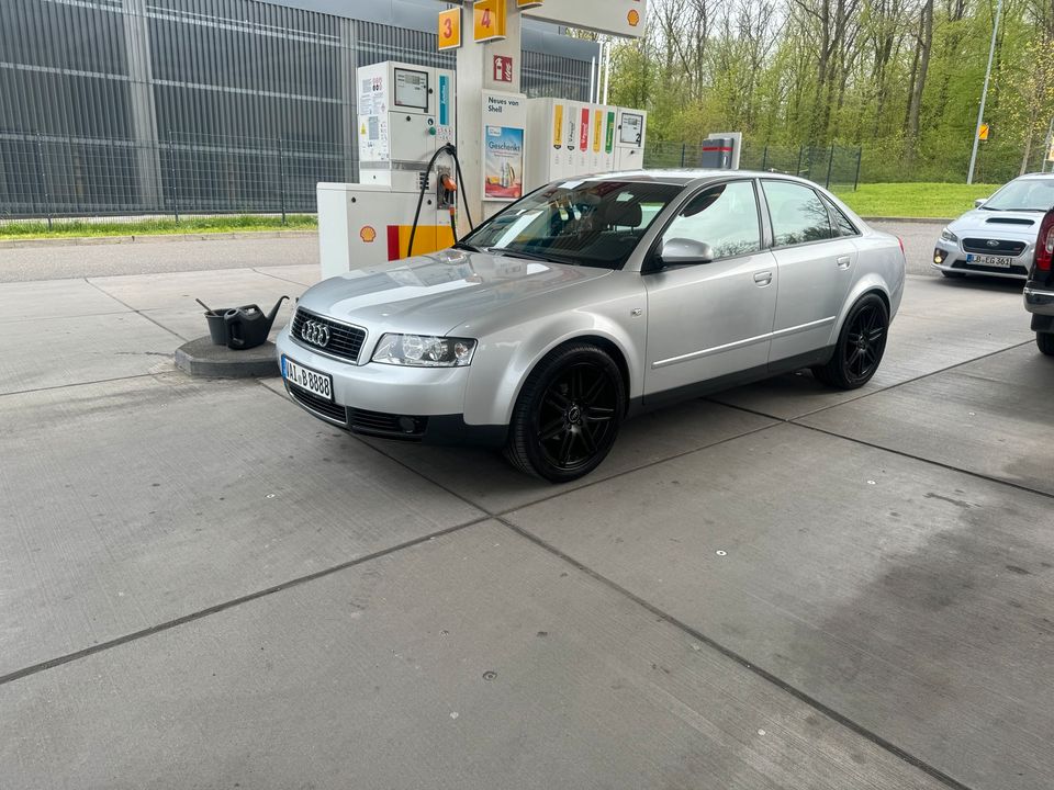 Audi A4 2.0 Benzin TÜV noch 20 Monate in Ludwigsburg