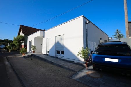 Neubau Bungalow zum Erstbezug von WeberHaus Smarthome bezugsfertig in Saarwellingen