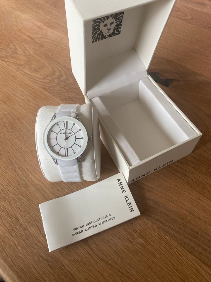 Damen Uhr Anne Klein weiss mit Strass in Bonn