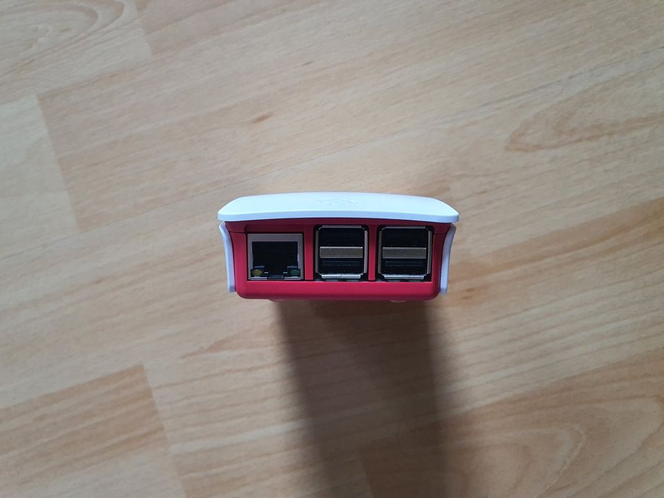 Raspberry Pi3 Model B inkl. Gehäuse (Rot/Weis) in Hütschenhausen