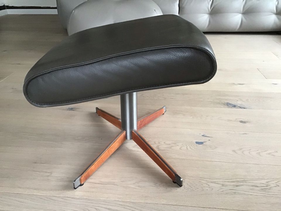 Ottomane Eames Design Leder Hocker Edelstahl Teak in Springe