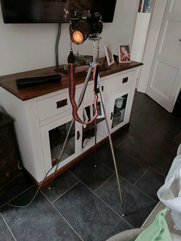 Spiegelreflex Kamera Umbau auf Lampe/ Stehlampe mit Stativ in Oberhausen