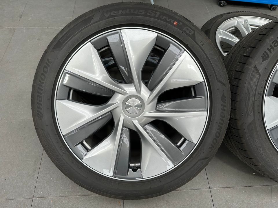 Tesla Model Y Gemini 19 Kompletträder 255/45 R19 Sommer Neuwertig in Köln