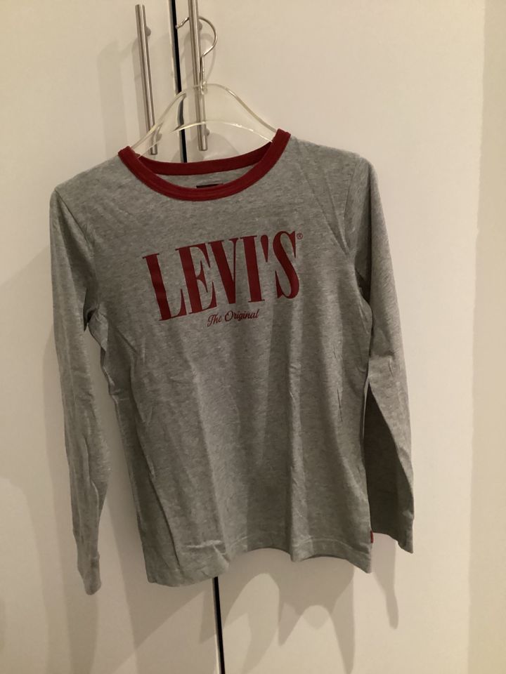 Levi’s Langarmshirt Gr 152 in Salmtal