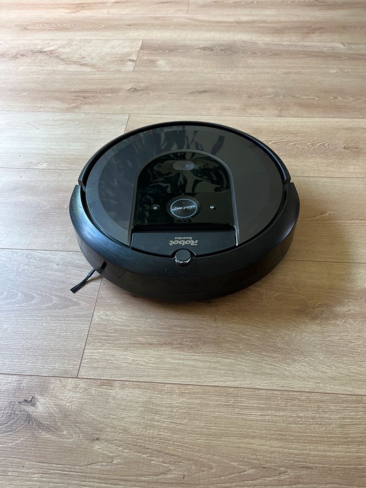 iRobot Roomba i7+ Saugroboter mit Absaugstation in Straßlach-Dingharting