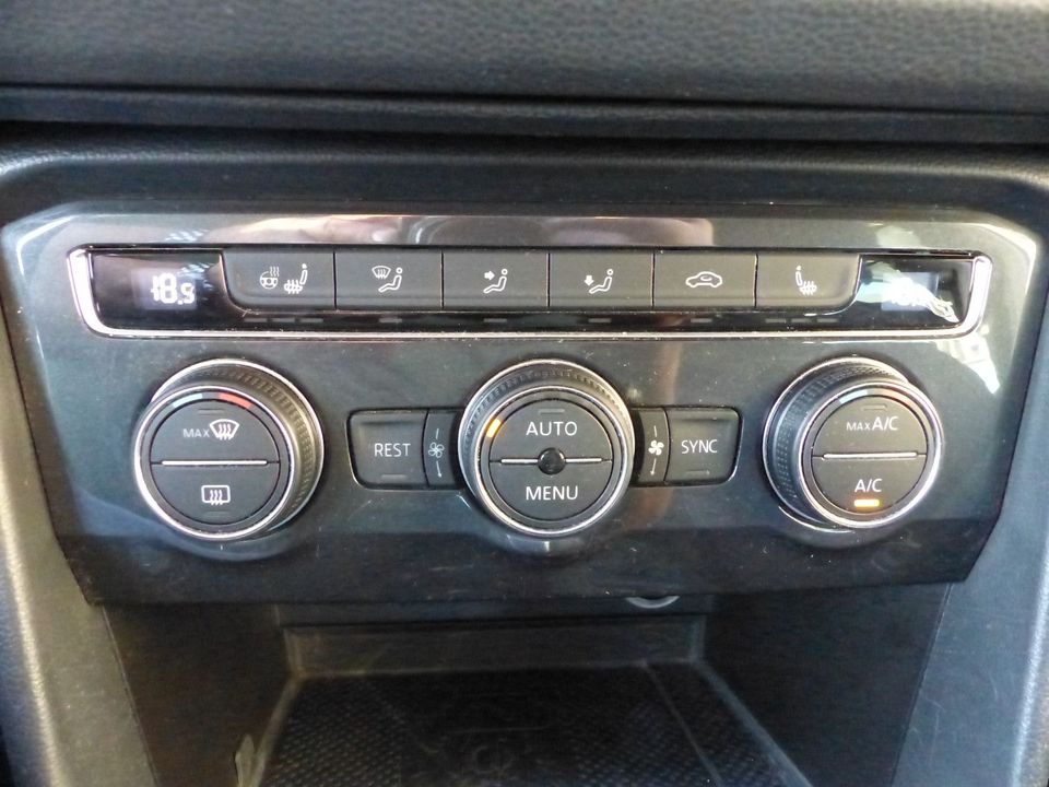 Volkswagen Tiguan Join 4Motion LED*PANORAMA*AHK*Navi*ACC in Burgau