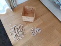 Holzkiste mit Holzbausteinen Niedersachsen - Oyten Vorschau