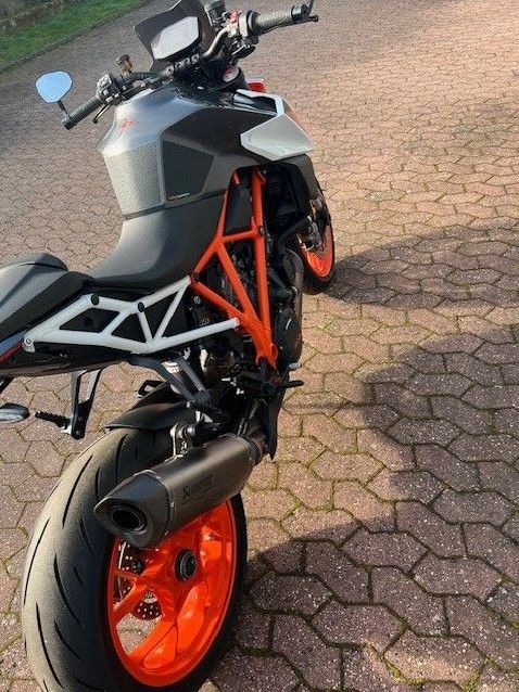 KTM 1290 Super Duke R inkl. PowerParts in Binningen