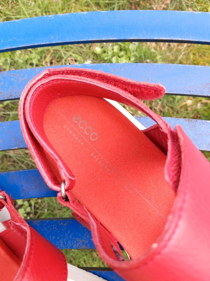 Ecco Sandalen rot gr. 38 NEU in Breckerfeld