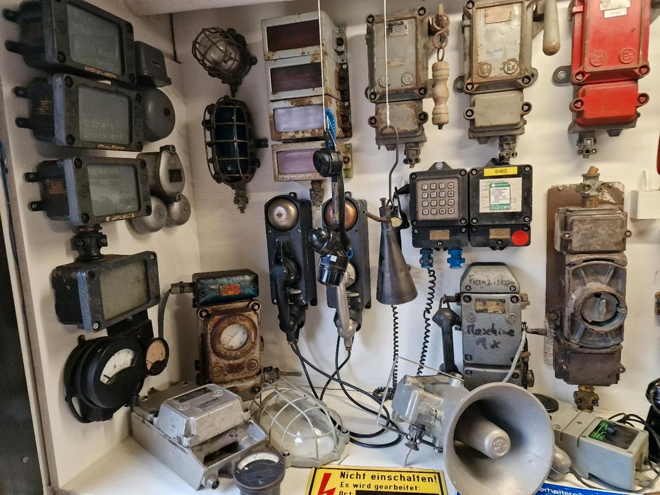 Auflösung SAARBERG Museum Geräte Telefone Signale Werkzeuge uvm. in Heusweiler