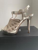 Hugo Boss Absatzschuhe Gold 38 High Heels Pumps Sandaletten Edel Sachsen-Anhalt - Merseburg Vorschau