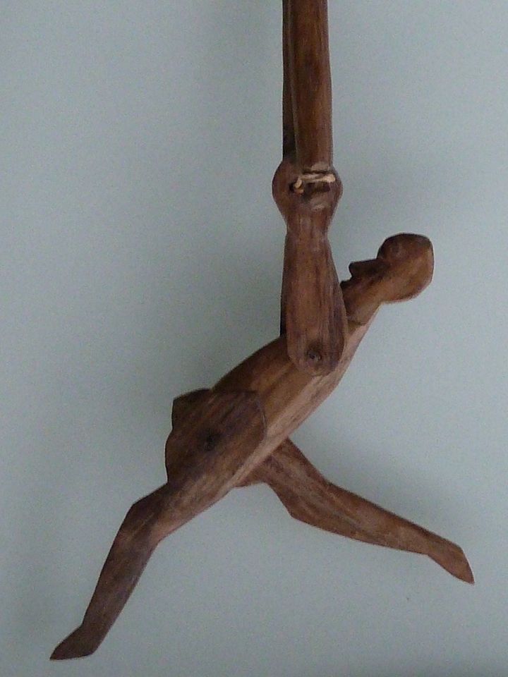 Handspiel Acrobat aus edlem Holz, Original-Handarbeit aus Ghana! in Geldern