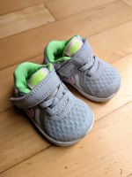 Babyschuhe von Nike, neuwertig, grau, grün, rosa München - Laim Vorschau