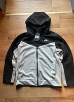 Nike Tech Fleece Jacke Schwarz weiß Neu S/M Nordrhein-Westfalen - Detmold Vorschau