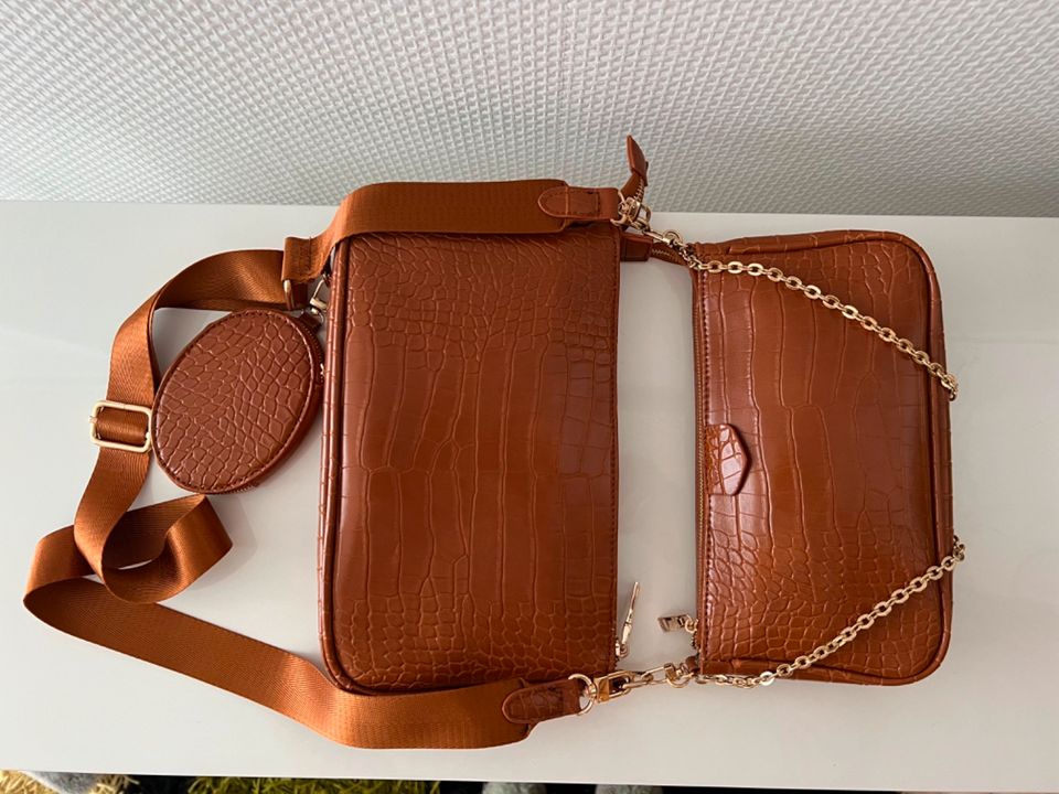 Ungetragen! Moderne Crossbag mit 3 Taschen + Kette in Vellmar