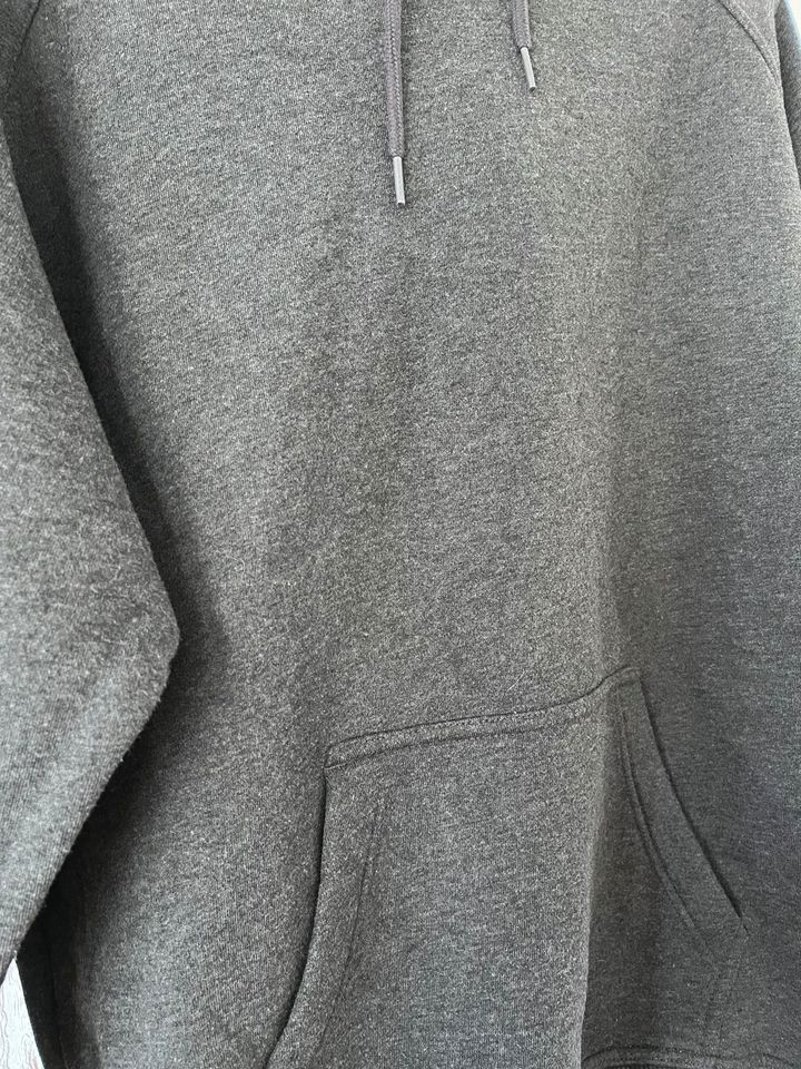 Grauer Hoodie von Urban Classics in Vogtareuth