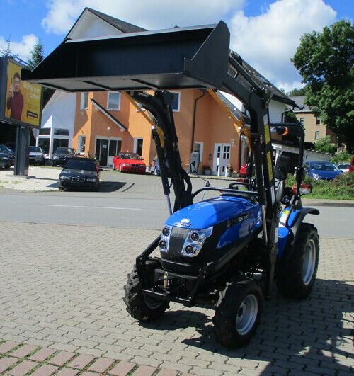 Kleintraktor SOLIS 26 SERVO Traktor Allrad mit Frontlader in Sachsen