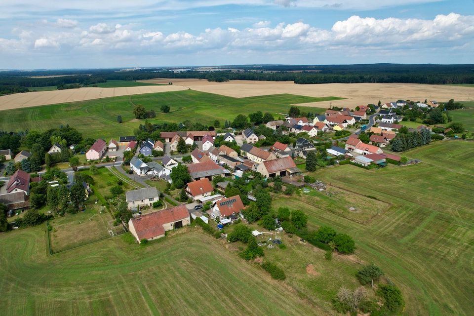 Idyllisch grün! Bauernhaus mit Baugrundstück in Thiendorf in Thiendorf