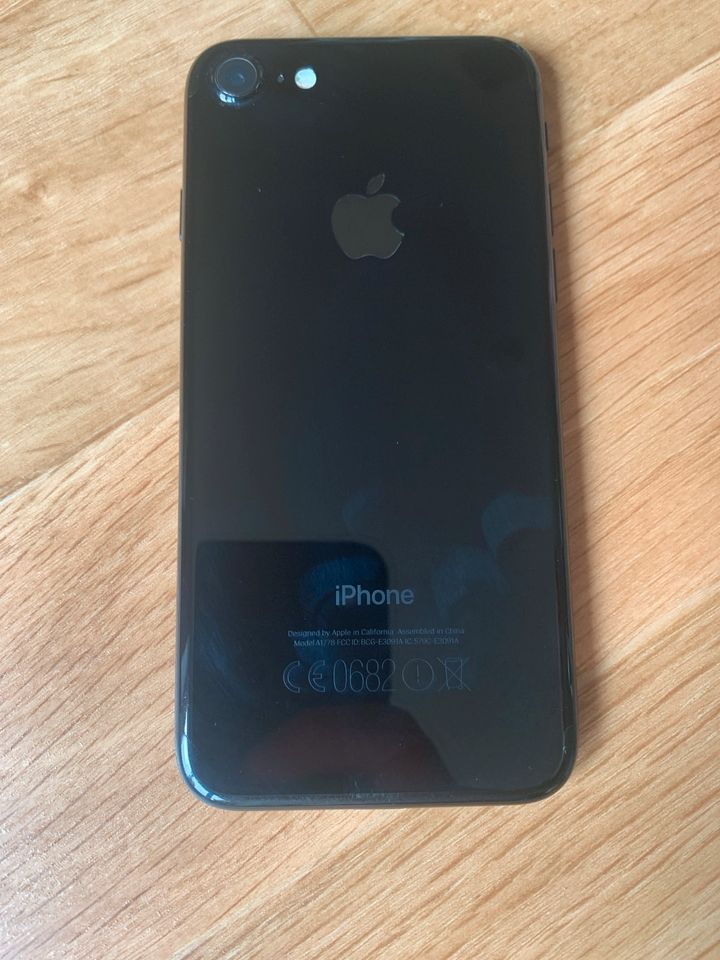 iPhone 7 128gb, schwarz, sehr guter Zustand, Ledercase in Rostock